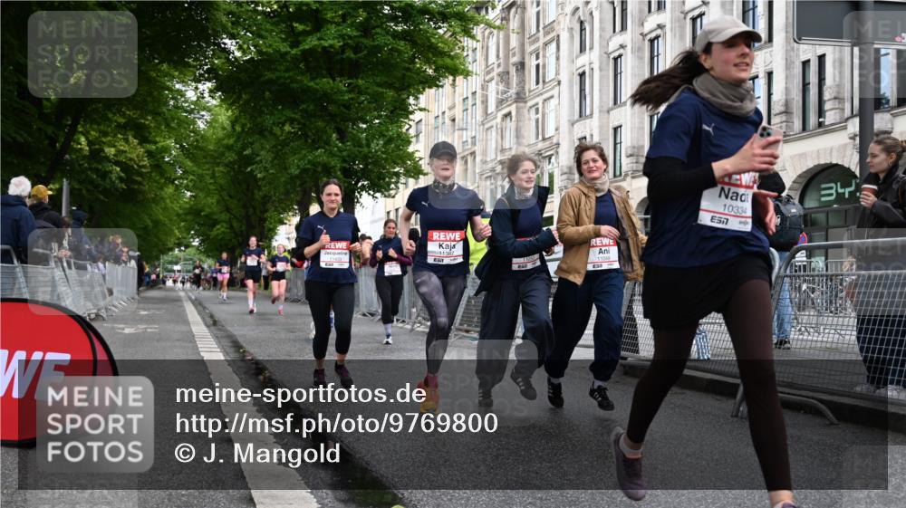 14.06.2026 - REWE Women's Run J. Mangold http://msf.ph/oto/9769800 14.06.2026 09:53:52 Ziel 10236, 10334, 10356, 10363, 10434, 10778, 10783, 11049, 11050, 11315, 11387, 11389, 11395, 11429, 11433, 11502 meine-sportfotos.de