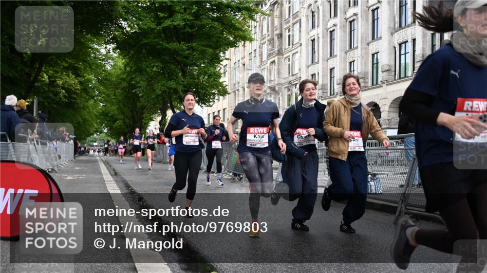 14.06.2026 - REWE Women's Run J. Mangold http://msf.ph/oto/9769803 14.06.2026 09:53:52 Ziel 10236, 10334, 10356, 10363, 10434, 10778, 10783, 11049, 11050, 11315, 11387, 11389, 11395, 11429, 11433, 11502 meine-sportfotos.de