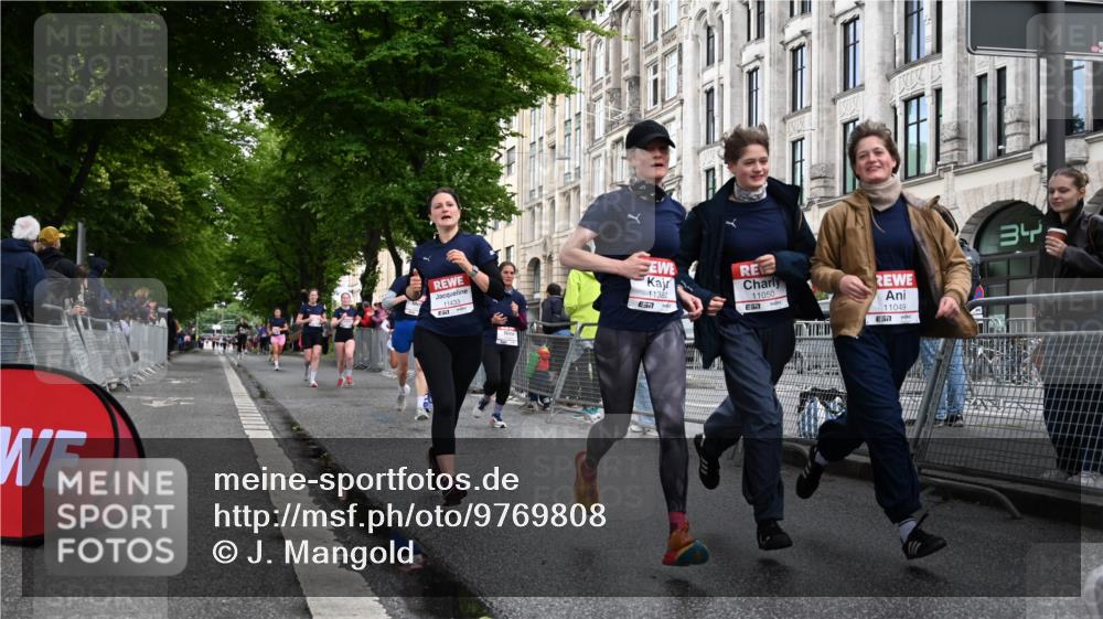 14.06.2026 - REWE Women's Run J. Mangold http://msf.ph/oto/9769808 14.06.2026 09:53:52 Ziel 10236, 10334, 10356, 10363, 10434, 10778, 10783, 11049, 11050, 11315, 11387, 11389, 11395, 11429, 11433, 11502 meine-sportfotos.de