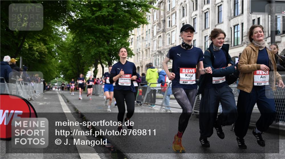 14.06.2026 - REWE Women's Run J. Mangold http://msf.ph/oto/9769811 14.06.2026 09:53:53 Ziel 10012, 10236, 10334, 10356, 10363, 10434, 10778, 10783, 11049, 11050, 11387, 11389, 11395, 11429, 11433, 11502 meine-sportfotos.de
