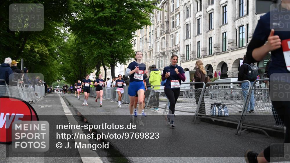 14.06.2026 - REWE Women's Run J. Mangold http://msf.ph/oto/9769823 14.06.2026 09:53:54 Ziel 10012, 10334, 10356, 10363, 10434, 10778, 10783, 11049, 11050, 11387, 11389, 11395, 11429, 11433, 11502 meine-sportfotos.de