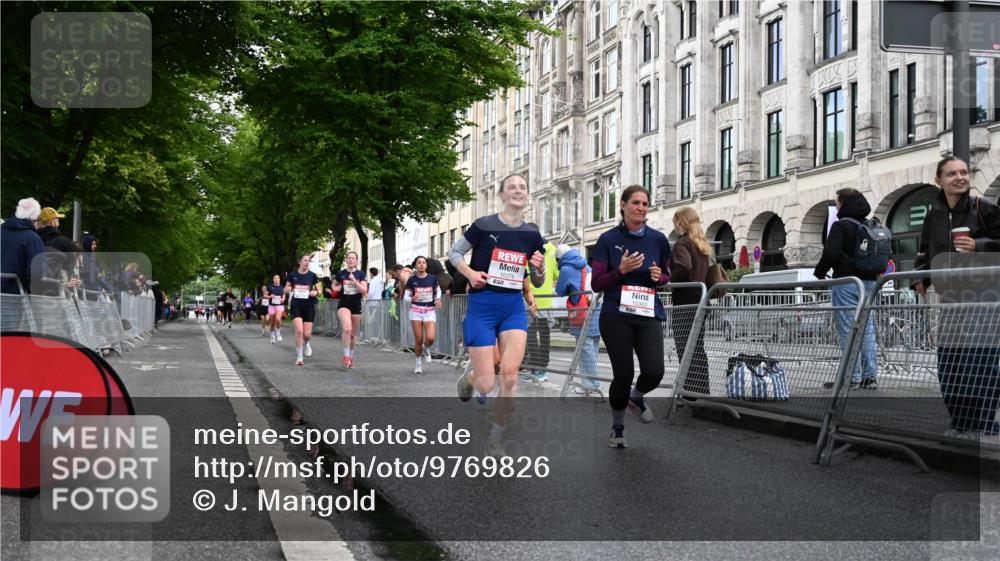 14.06.2026 - REWE Women's Run J. Mangold http://msf.ph/oto/9769826 14.06.2026 09:53:54 Ziel 10012, 10334, 10356, 10363, 10434, 10778, 10783, 11049, 11050, 11387, 11389, 11395, 11429, 11433, 11502 meine-sportfotos.de