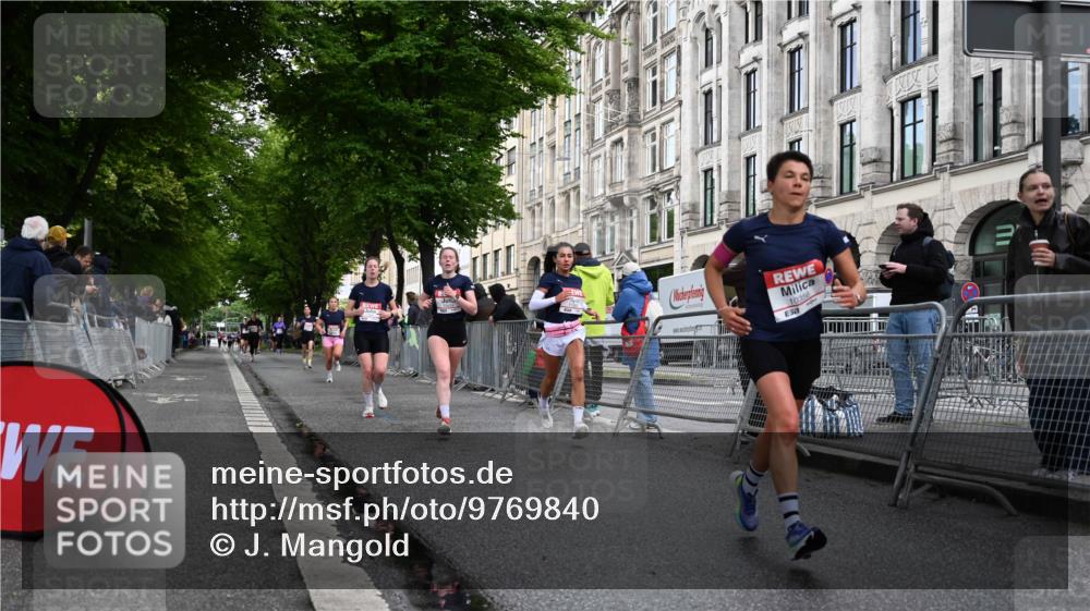 14.06.2026 - REWE Women's Run J. Mangold http://msf.ph/oto/9769840 14.06.2026 09:53:55 Ziel 10012, 10334, 10356, 10363, 10434, 10778, 10783, 11049, 11050, 11387, 11395, 11429, 11433, 11502 meine-sportfotos.de