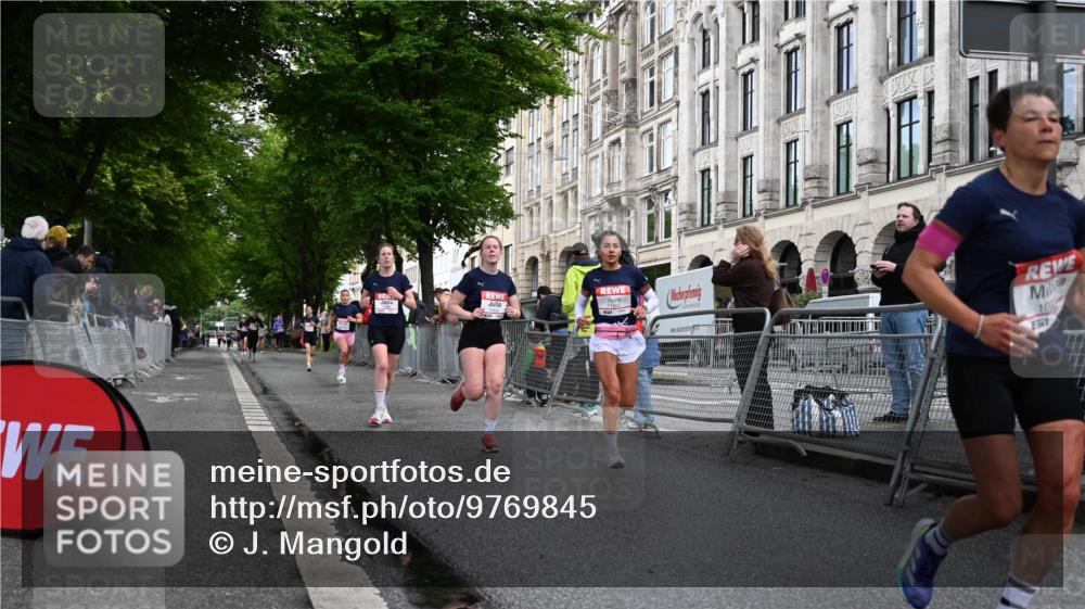 14.06.2026 - REWE Women's Run J. Mangold http://msf.ph/oto/9769845 14.06.2026 09:53:56 Ziel 10012, 10334, 10356, 10363, 10434, 10778, 11049, 11050, 11387, 11395, 11433, 11502 meine-sportfotos.de