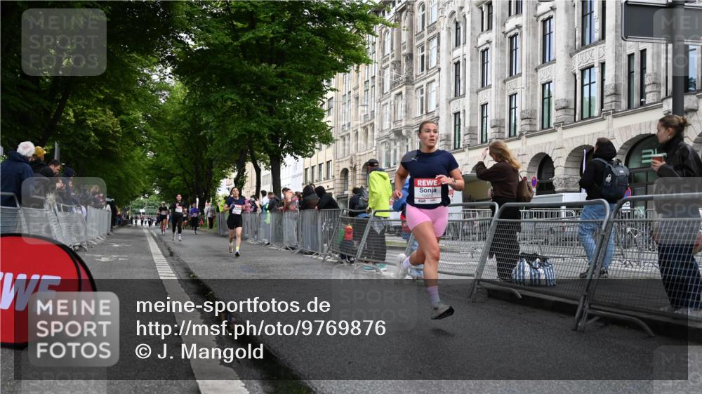 14.06.2026 - REWE Women's Run J. Mangold http://msf.ph/oto/9769876 14.06.2026 09:53:59 Ziel 10012, 10356, 10363, 10434, 10899, 11395, 11502 meine-sportfotos.de