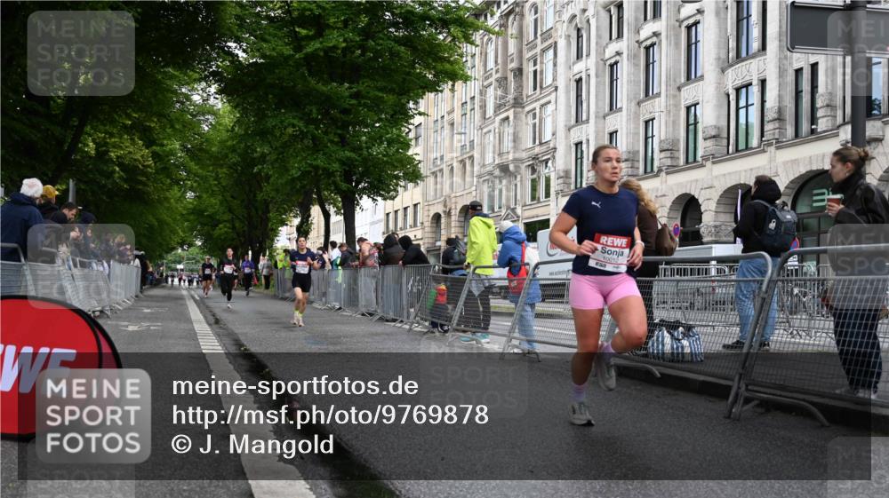 14.06.2026 - REWE Women's Run J. Mangold http://msf.ph/oto/9769878 14.06.2026 09:54:00 Ziel 10012, 10235, 10434, 10899, 11395, 11502 meine-sportfotos.de
