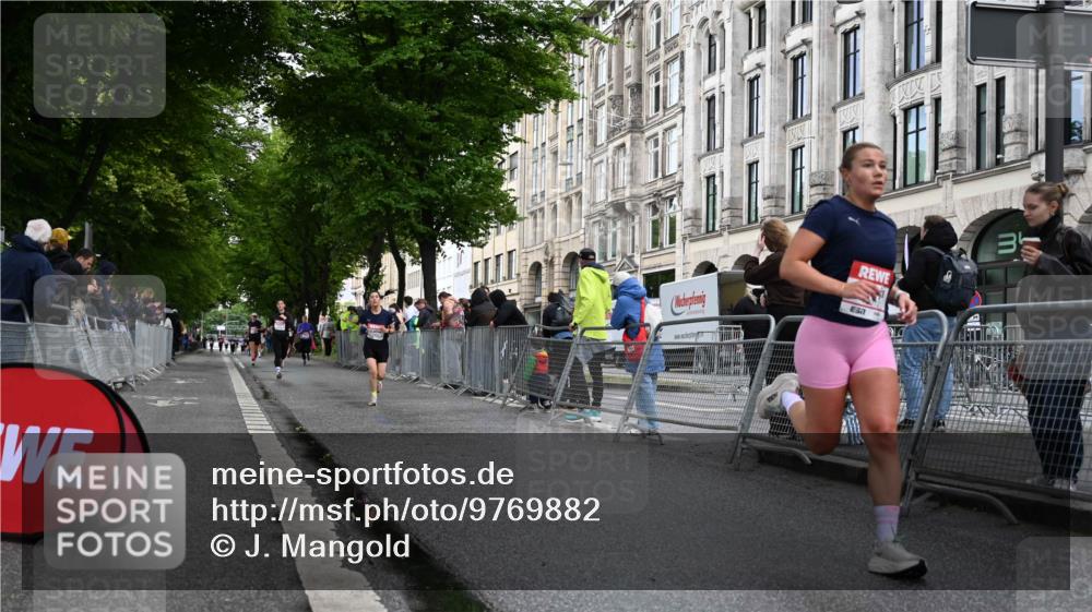 14.06.2026 - REWE Women's Run J. Mangold http://msf.ph/oto/9769882 14.06.2026 09:54:00 Ziel 10012, 10235, 10434, 10899, 11395, 11502 meine-sportfotos.de