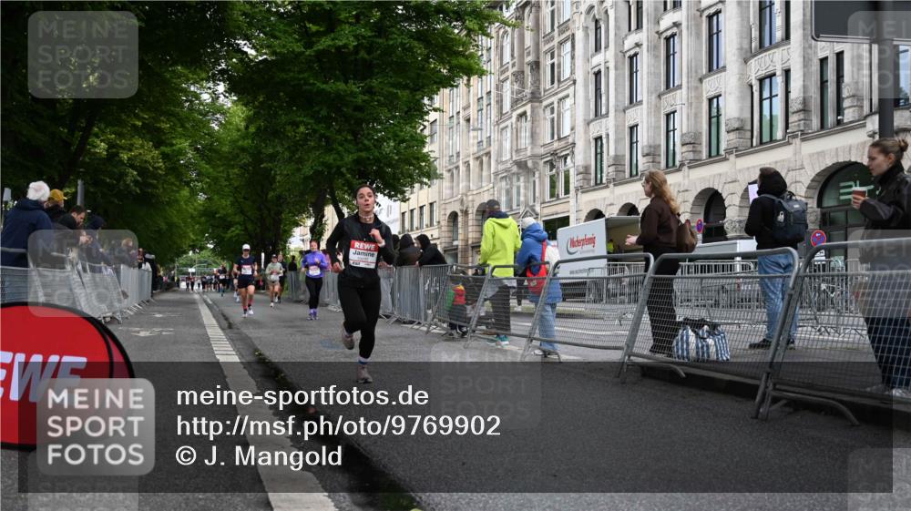 14.06.2026 - REWE Women's Run J. Mangold http://msf.ph/oto/9769902 14.06.2026 09:54:05 Ziel 10235, 10299, 10704, 10899 meine-sportfotos.de