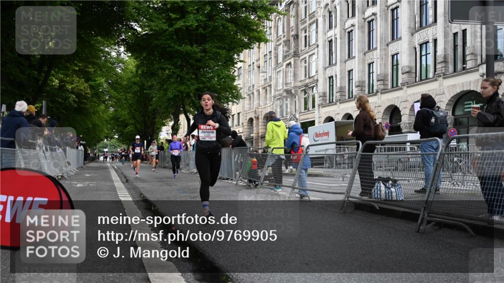 14.06.2026 - REWE Women's Run J. Mangold http://msf.ph/oto/9769905 14.06.2026 09:54:05 Ziel 10235, 10299, 10704, 10899 meine-sportfotos.de