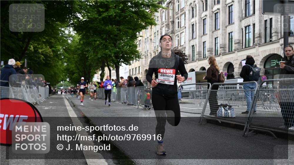 14.06.2026 - REWE Women's Run J. Mangold http://msf.ph/oto/9769916 14.06.2026 09:54:06 Ziel 10235, 10299, 10704, 10899 meine-sportfotos.de