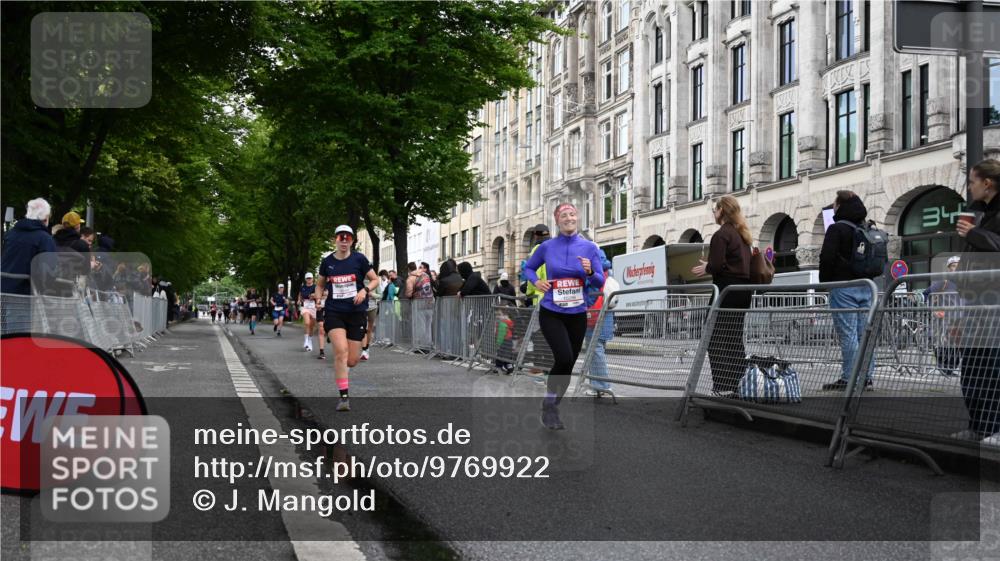 14.06.2026 - REWE Women's Run J. Mangold http://msf.ph/oto/9769922 14.06.2026 09:54:09 Ziel 10063, 10235, 10299, 10440, 10704, 10806 meine-sportfotos.de