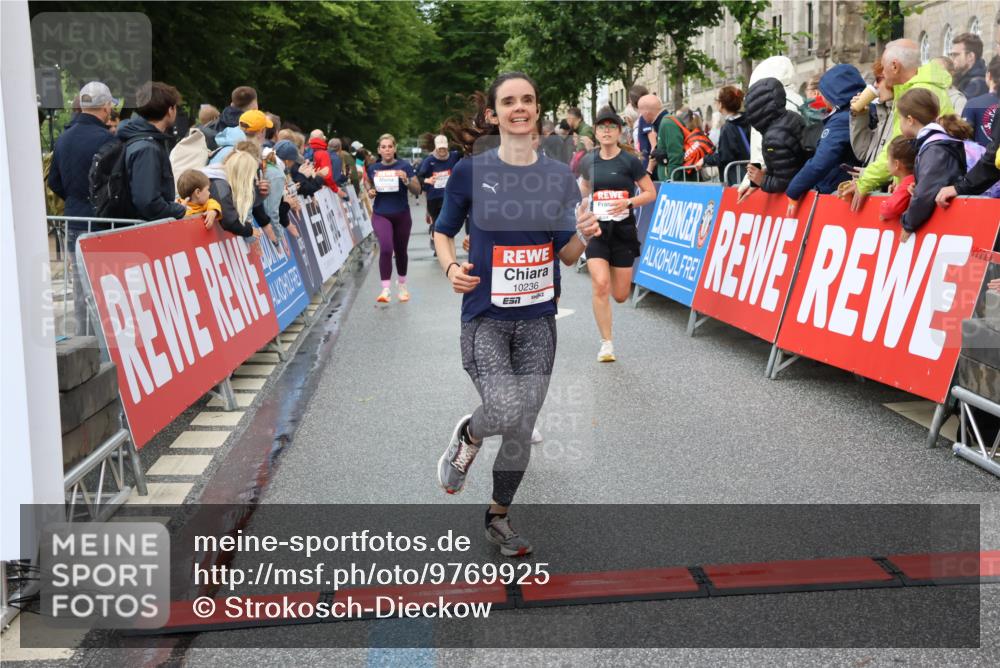 14.06.2026 - REWE Women's Run Strokosch-Dieckow http://msf.ph/oto/9769925 14.06.2026 09:54:09 Ziel 10236, 10334, 10778, 10783, 10847, 11184, 11315, 11389, 11429 meine-sportfotos.de