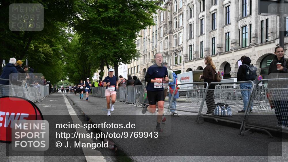 14.06.2026 - REWE Women's Run J. Mangold http://msf.ph/oto/9769943 14.06.2026 09:54:13 Ziel 10063, 10099, 10299, 10440, 10704, 10806 meine-sportfotos.de