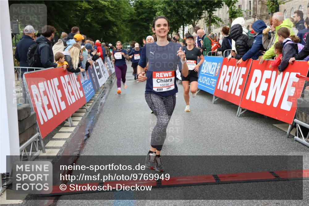 14.06.2026 - REWE Women's Run Strokosch-Dieckow http://msf.ph/oto/9769949 14.06.2026 09:54:09 Ziel 10236, 10334, 10778, 10783, 10847, 11184, 11315, 11389, 11429 meine-sportfotos.de