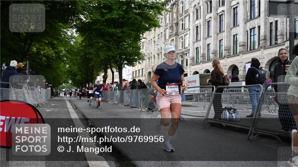 14.06.2026 - REWE Women's Run J. Mangold http://msf.ph/oto/9769956 14.06.2026 09:54:14 Ziel 10063, 10099, 10299, 10392, 10440, 10704, 10806 meine-sportfotos.de