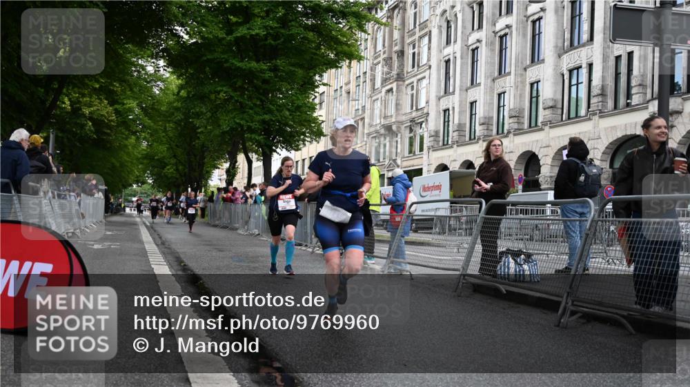 14.06.2026 - REWE Women's Run J. Mangold http://msf.ph/oto/9769960 14.06.2026 09:54:18 Ziel 10099, 10392, 10440, 10806 meine-sportfotos.de