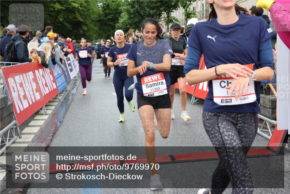 14.06.2026 - REWE Women's Run Strokosch-Dieckow http://msf.ph/oto/9769970 14.06.2026 09:54:10 Ziel 10236, 10334, 10778, 10783, 10847, 11049, 11050, 11184, 11315, 11387, 11389, 11429, 11433 meine-sportfotos.de