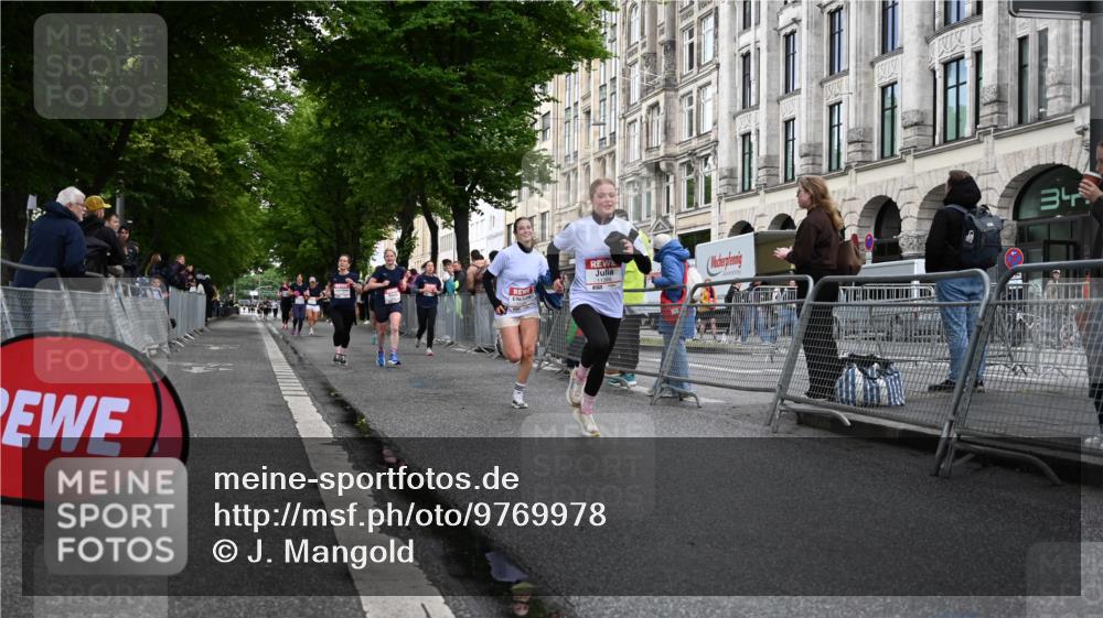 14.06.2026 - REWE Women's Run J. Mangold http://msf.ph/oto/9769978 14.06.2026 09:54:26 Ziel 10066, 10290, 10986, 11179, 11368, 11407, 11499 meine-sportfotos.de