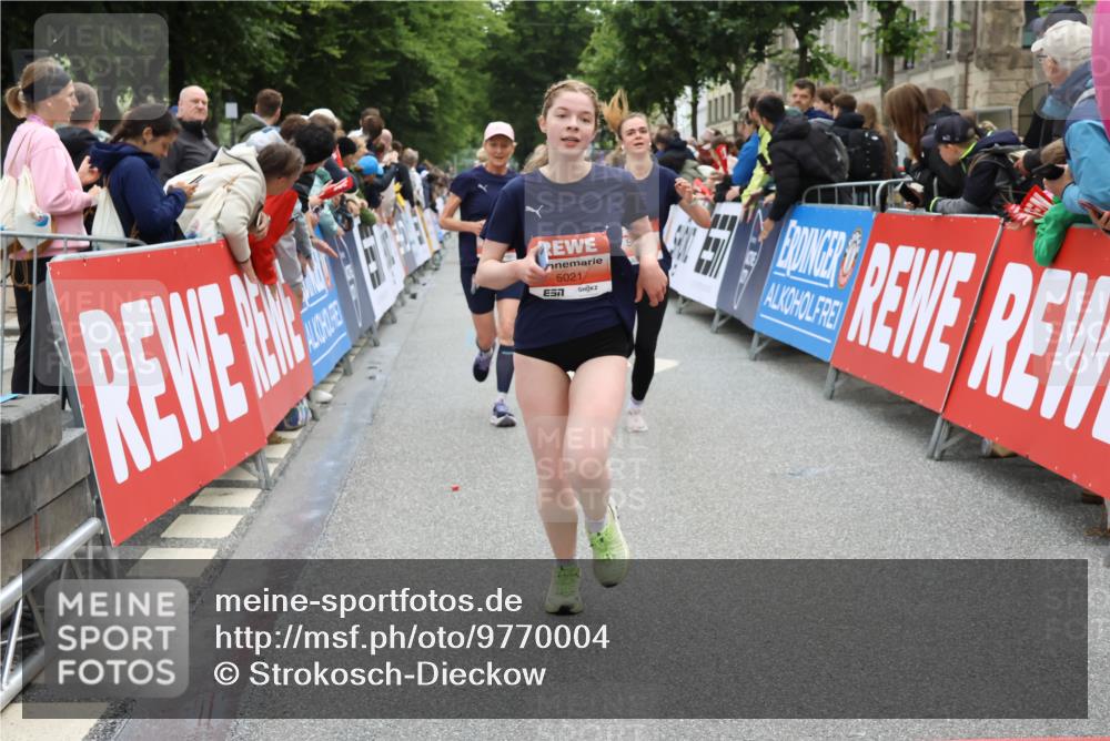 14.06.2026 - REWE Women's Run Strokosch-Dieckow http://msf.ph/oto/9770004 14.06.2026 10:57:02 Ziel 5021, 5023, 5074, 5209, 5571, 5583, 5964, 6053 meine-sportfotos.de