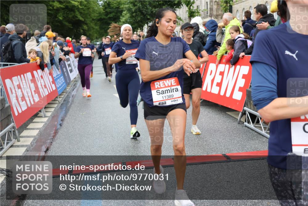 14.06.2026 - REWE Women's Run Strokosch-Dieckow http://msf.ph/oto/9770031 14.06.2026 09:54:10 Ziel 10236, 10334, 10778, 10783, 10847, 11049, 11050, 11184, 11315, 11387, 11389, 11429, 11433 meine-sportfotos.de