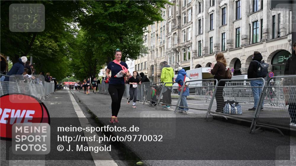 14.06.2026 - REWE Women's Run J. Mangold http://msf.ph/oto/9770032 14.06.2026 09:54:37 Ziel 11167, 11266, 11270, 11273, 11438 meine-sportfotos.de