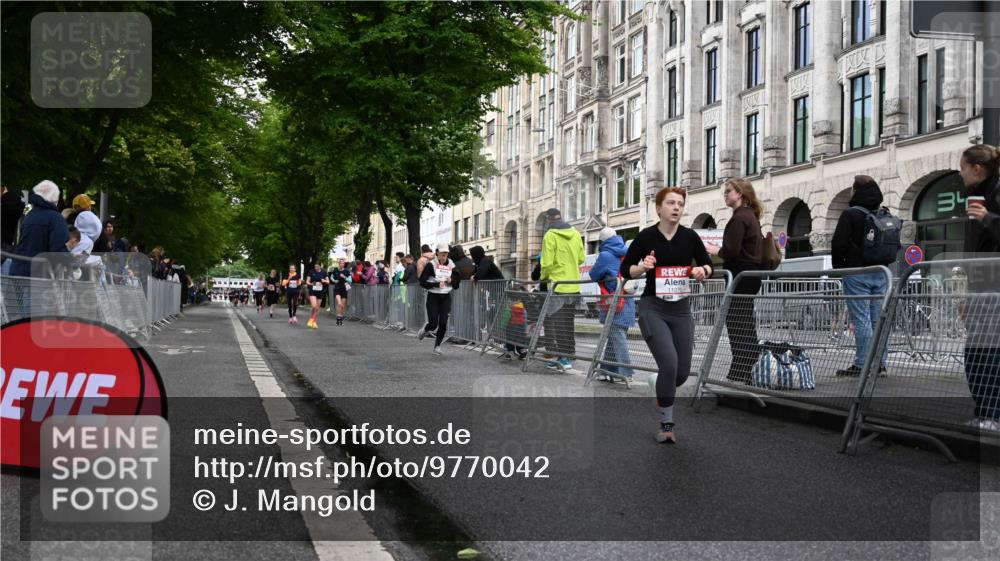 14.06.2026 - REWE Women's Run J. Mangold http://msf.ph/oto/9770042 14.06.2026 09:54:40 Ziel 11266, 11270, 11273 meine-sportfotos.de