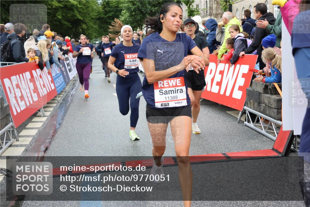 14.06.2026 - REWE Women's Run Strokosch-Dieckow http://msf.ph/oto/9770051 14.06.2026 09:54:10 Ziel 10236, 10334, 10778, 10783, 10847, 11049, 11050, 11184, 11315, 11387, 11389, 11429, 11433 meine-sportfotos.de