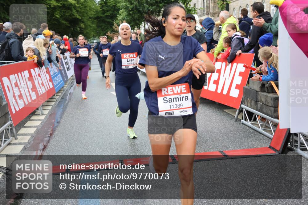 14.06.2026 - REWE Women's Run Strokosch-Dieckow http://msf.ph/oto/9770073 14.06.2026 09:54:10 Ziel 10236, 10334, 10778, 10783, 10847, 11049, 11050, 11184, 11315, 11387, 11389, 11429, 11433 meine-sportfotos.de