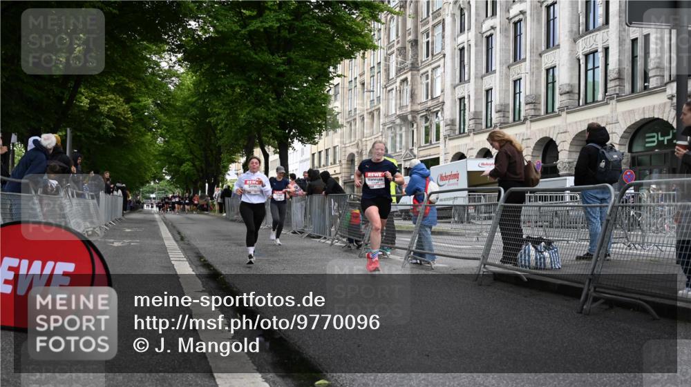 14.06.2026 - REWE Women's Run J. Mangold http://msf.ph/oto/9770096 14.06.2026 09:54:52 Ziel 10154, 10343, 10352, 10526, 10997, 11056, 11238, 11335 meine-sportfotos.de