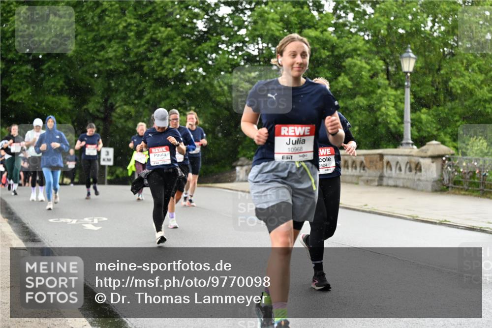 14.06.2026 - REWE Women's Run Dr. Thomas Lammeyer http://msf.ph/oto/9770098 14.06.2026 09:47:16 Laufen 10968, 57, 0524 meine-sportfotos.de