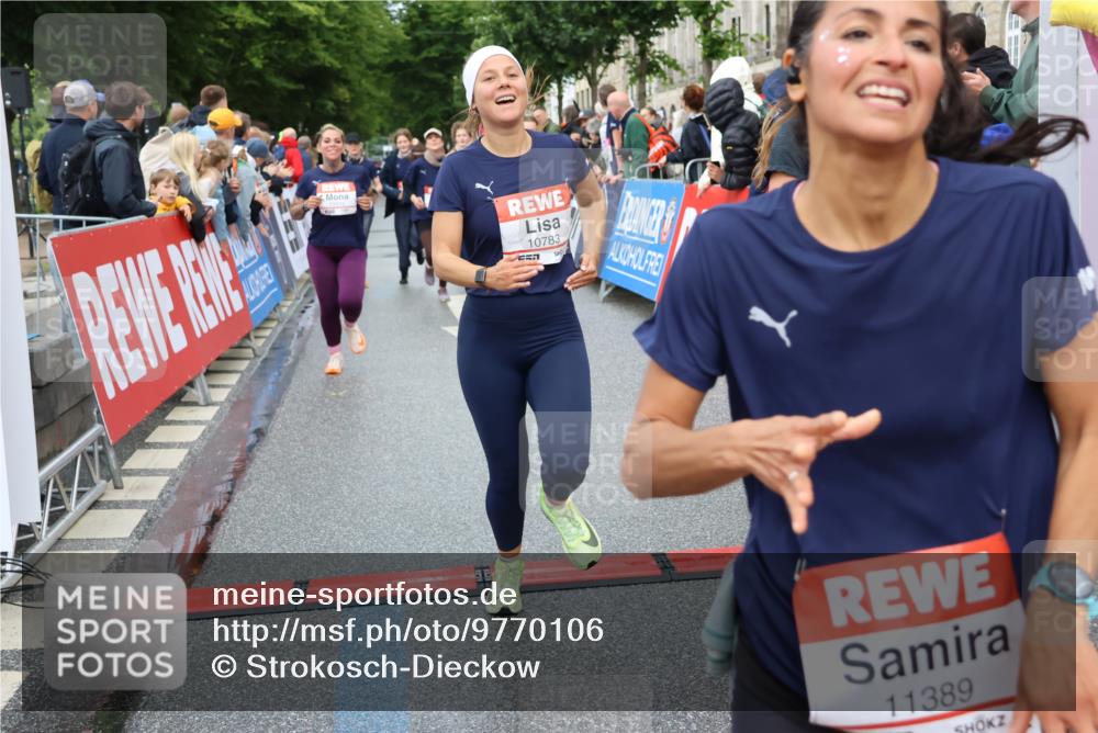 14.06.2026 - REWE Women's Run Strokosch-Dieckow http://msf.ph/oto/9770106 14.06.2026 09:54:11 Ziel 10236, 10334, 10778, 10783, 10847, 11049, 11050, 11184, 11315, 11387, 11389, 11429, 11433 meine-sportfotos.de