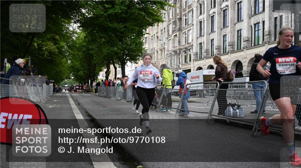 14.06.2026 - REWE Women's Run J. Mangold http://msf.ph/oto/9770108 14.06.2026 09:54:53 Ziel 10154, 10343, 10352, 10526, 10997, 11056 meine-sportfotos.de