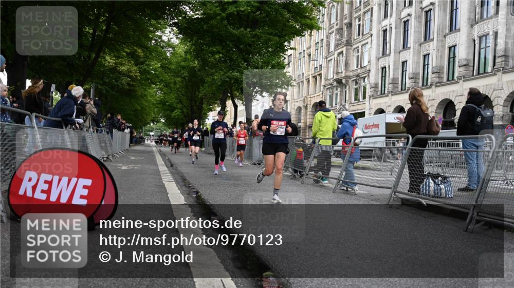 14.06.2026 - REWE Women's Run J. Mangold http://msf.ph/oto/9770123 14.06.2026 09:55:05 Ziel 10150, 10598, 11300, 11443 meine-sportfotos.de