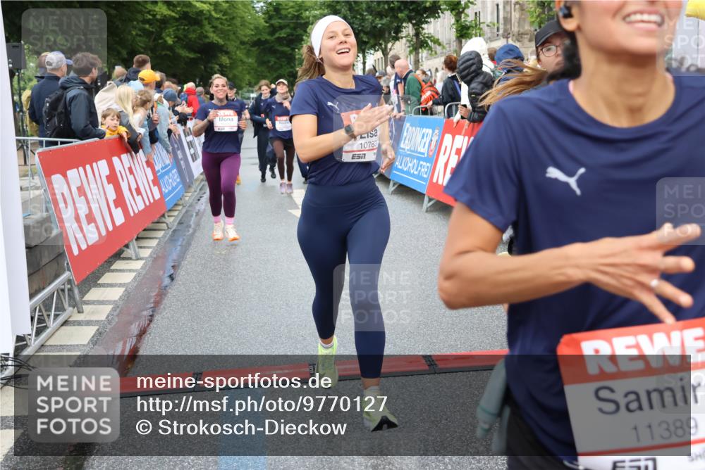 14.06.2026 - REWE Women's Run Strokosch-Dieckow http://msf.ph/oto/9770127 14.06.2026 09:54:11 Ziel 10236, 10334, 10778, 10783, 10847, 11049, 11050, 11184, 11315, 11387, 11389, 11429, 11433 meine-sportfotos.de