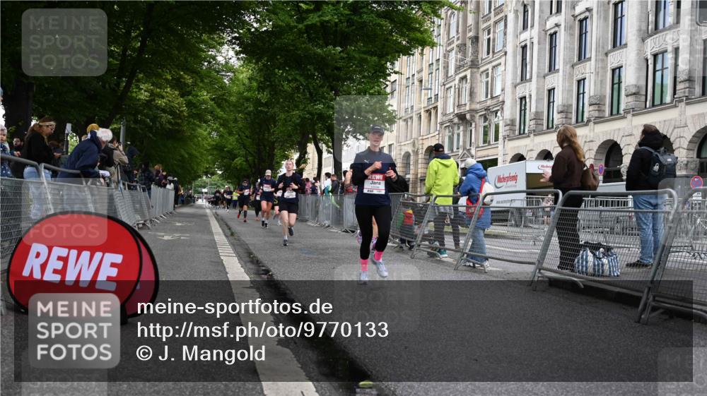 14.06.2026 - REWE Women's Run J. Mangold http://msf.ph/oto/9770133 14.06.2026 09:55:07 Ziel 10150, 10231, 10598, 11300, 11443 meine-sportfotos.de