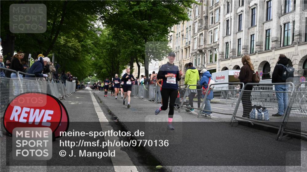 14.06.2026 - REWE Women's Run J. Mangold http://msf.ph/oto/9770136 14.06.2026 09:55:07 Ziel 10150, 10231, 10598, 11300, 11443 meine-sportfotos.de