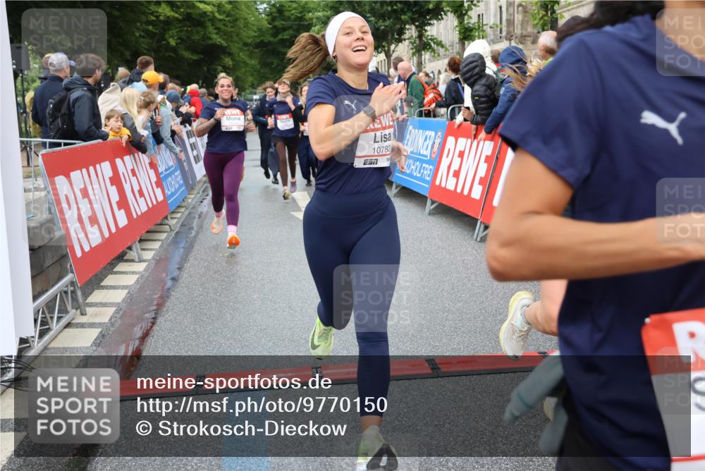 14.06.2026 - REWE Women's Run Strokosch-Dieckow http://msf.ph/oto/9770150 14.06.2026 09:54:11 Ziel 10236, 10334, 10778, 10783, 10847, 11049, 11050, 11184, 11315, 11387, 11389, 11429, 11433 meine-sportfotos.de