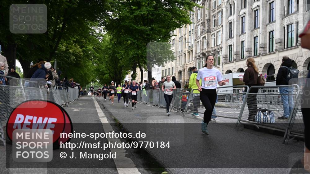 14.06.2026 - REWE Women's Run J. Mangold http://msf.ph/oto/9770184 14.06.2026 09:55:16 Ziel 10231, 10358, 10364, 10372, 10496, 10662, 10699, 10810, 11089, 11454 meine-sportfotos.de