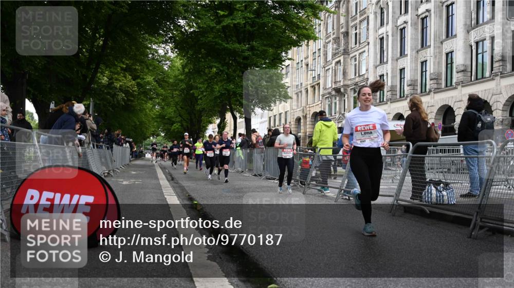 14.06.2026 - REWE Women's Run J. Mangold http://msf.ph/oto/9770187 14.06.2026 09:55:17 Ziel 10231, 10358, 10364, 10372, 10496, 10662, 10699, 10810, 11089, 11454 meine-sportfotos.de