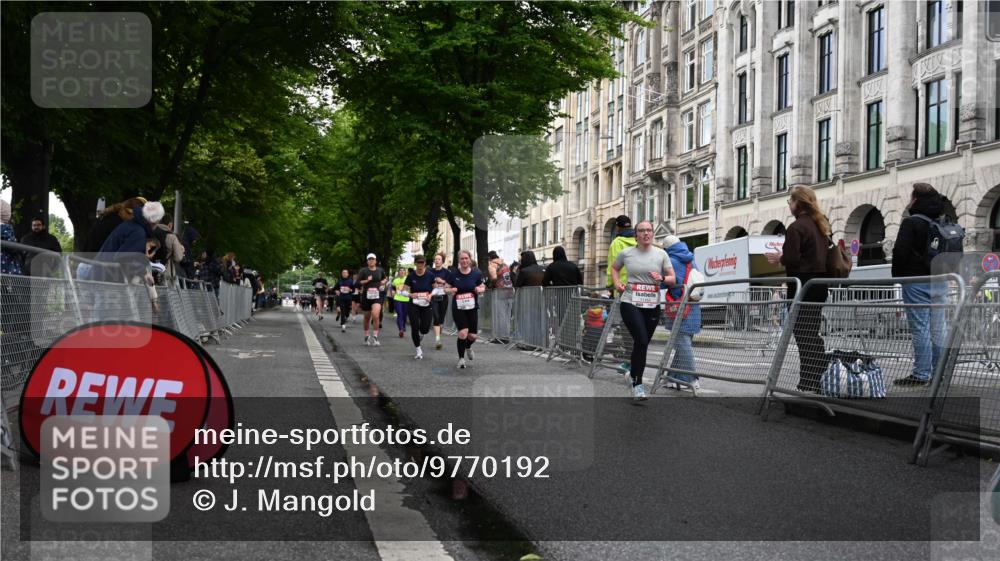 14.06.2026 - REWE Women's Run J. Mangold http://msf.ph/oto/9770192 14.06.2026 09:55:18 Ziel 10104, 10129, 10358, 10364, 10372, 10496, 10662, 10699, 10810, 11089, 11454 meine-sportfotos.de