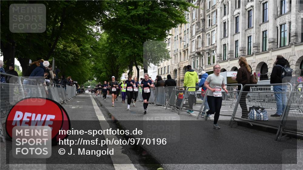 14.06.2026 - REWE Women's Run J. Mangold http://msf.ph/oto/9770196 14.06.2026 09:55:18 Ziel 10104, 10129, 10358, 10364, 10372, 10496, 10662, 10699, 10810, 11089, 11454 meine-sportfotos.de