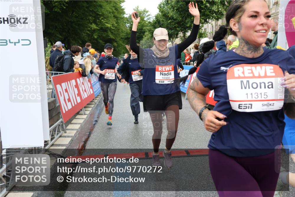 14.06.2026 - REWE Women's Run Strokosch-Dieckow http://msf.ph/oto/9770272 14.06.2026 09:54:13 Ziel 10236, 10334, 10356, 10363, 10434, 10778, 10783, 10847, 11049, 11050, 11184, 11315, 11387, 11389, 11429, 11433, 11502 meine-sportfotos.de