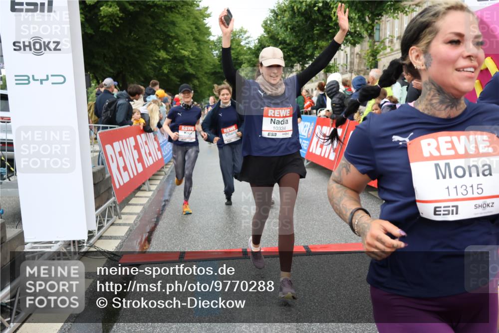 14.06.2026 - REWE Women's Run Strokosch-Dieckow http://msf.ph/oto/9770288 14.06.2026 09:54:14 Ziel 10012, 10236, 10334, 10356, 10363, 10434, 10778, 10783, 10847, 11049, 11050, 11184, 11315, 11387, 11389, 11429, 11433, 11502 meine-sportfotos.de