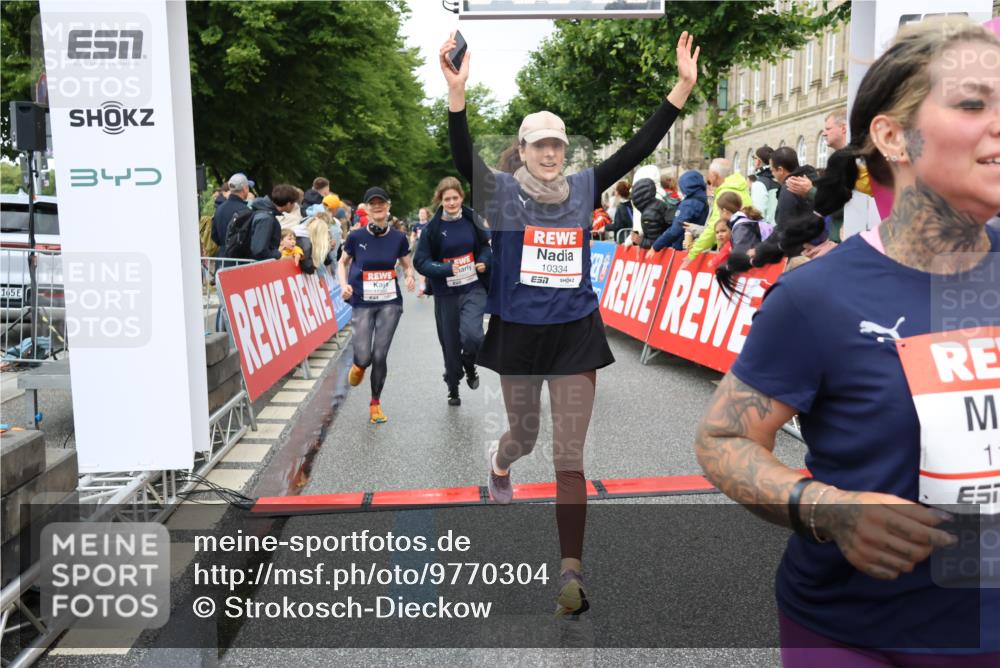 14.06.2026 - REWE Women's Run Strokosch-Dieckow http://msf.ph/oto/9770304 14.06.2026 09:54:14 Ziel 10012, 10236, 10334, 10356, 10363, 10434, 10778, 10783, 10847, 11049, 11050, 11184, 11315, 11387, 11389, 11429, 11433, 11502 meine-sportfotos.de