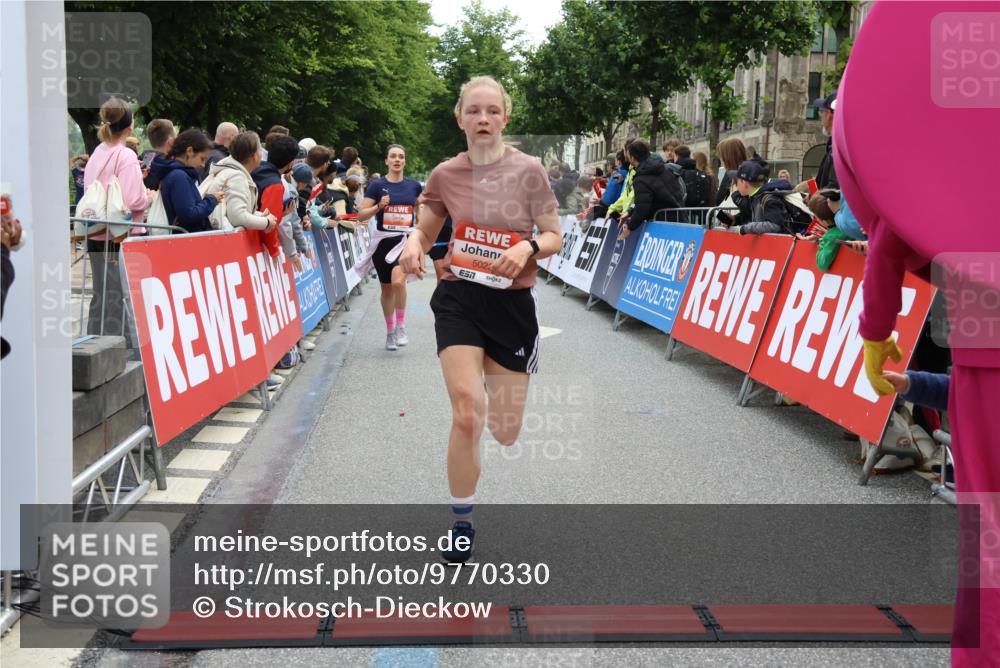 14.06.2026 - REWE Women's Run Strokosch-Dieckow http://msf.ph/oto/9770330 14.06.2026 10:56:54 Ziel 5023, 5070, 5219, 5571, 5583, 6023, 6053 meine-sportfotos.de
