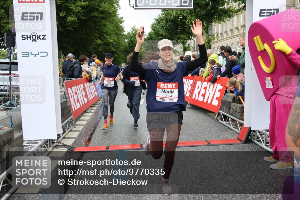 14.06.2026 - REWE Women's Run Strokosch-Dieckow http://msf.ph/oto/9770335 14.06.2026 09:54:14 Ziel 10012, 10236, 10334, 10356, 10363, 10434, 10778, 10783, 10847, 11049, 11050, 11184, 11315, 11387, 11389, 11429, 11433, 11502 meine-sportfotos.de