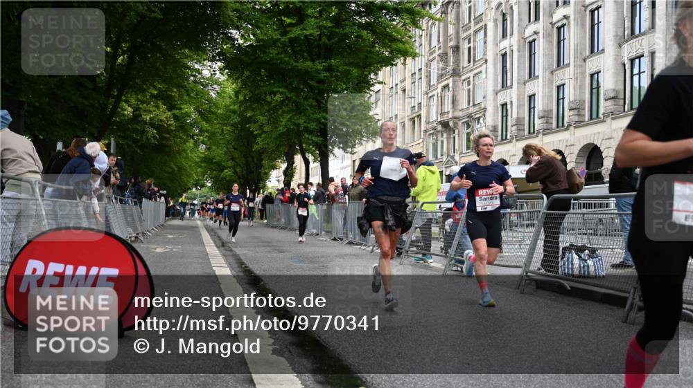 14.06.2026 - REWE Women's Run J. Mangold http://msf.ph/oto/9770341 14.06.2026 09:55:48 Ziel 10089, 10211, 10387, 10451, 10561, 11313 meine-sportfotos.de