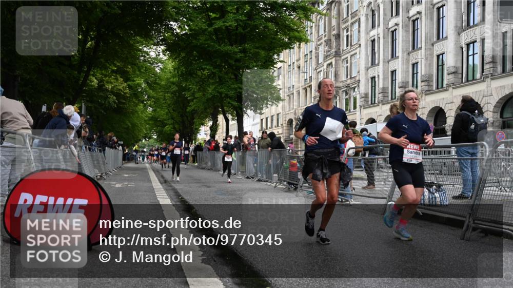 14.06.2026 - REWE Women's Run J. Mangold http://msf.ph/oto/9770345 14.06.2026 09:55:49 Ziel 10089, 10211, 10387, 10451, 10561, 11313 meine-sportfotos.de