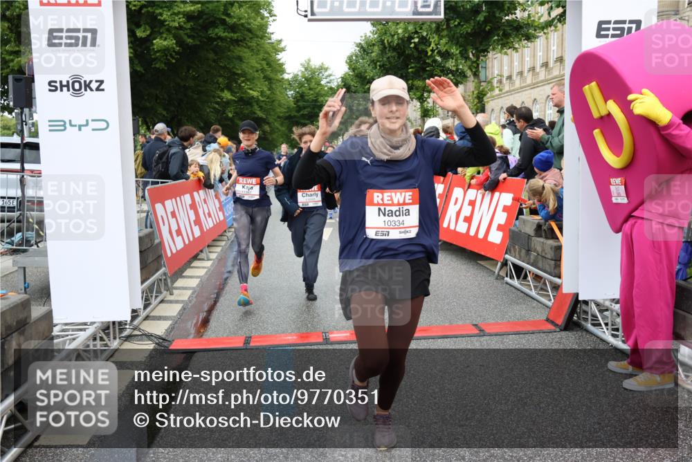 14.06.2026 - REWE Women's Run Strokosch-Dieckow http://msf.ph/oto/9770351 14.06.2026 09:54:14 Ziel 10012, 10236, 10334, 10356, 10363, 10434, 10778, 10783, 10847, 11049, 11050, 11184, 11315, 11387, 11389, 11429, 11433, 11502 meine-sportfotos.de