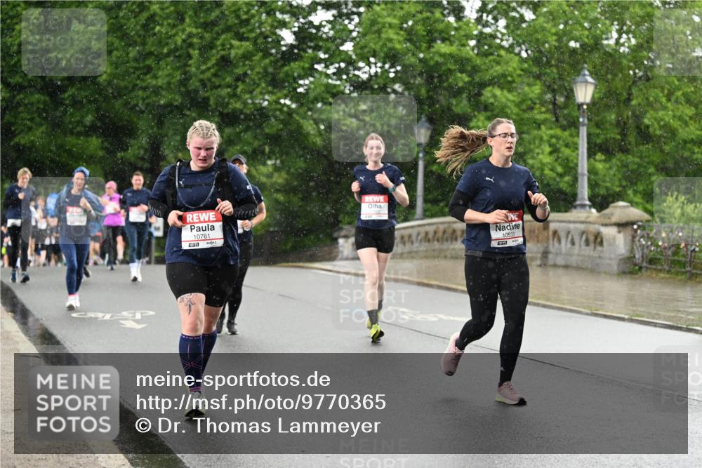 14.06.2026 - REWE Women's Run Dr. Thomas Lammeyer http://msf.ph/oto/9770365 14.06.2026 09:47:46 Laufen 10761, 57, 10533, 57 meine-sportfotos.de